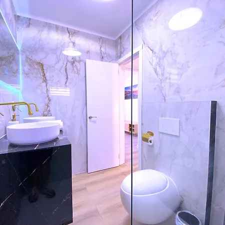 Апартаменты Tropicalidays Oceanview Grand Luxe